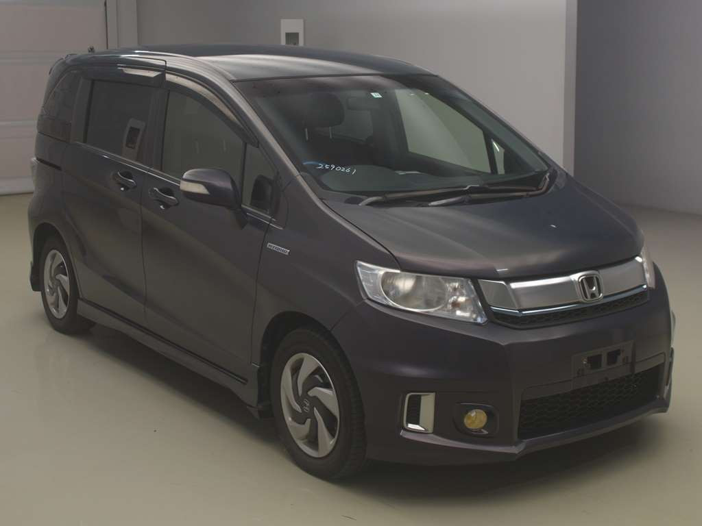 2015 Honda Freed spike hybrid GP3[2]