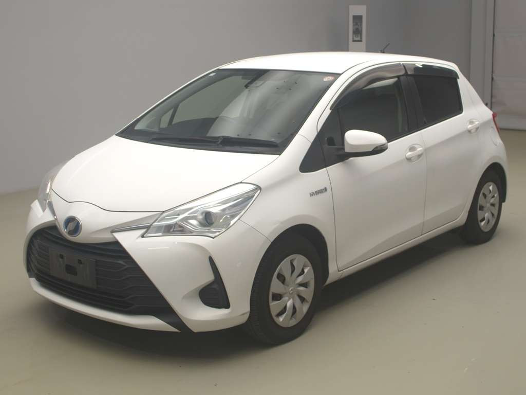 2017 Toyota Vitz NHP130[0]