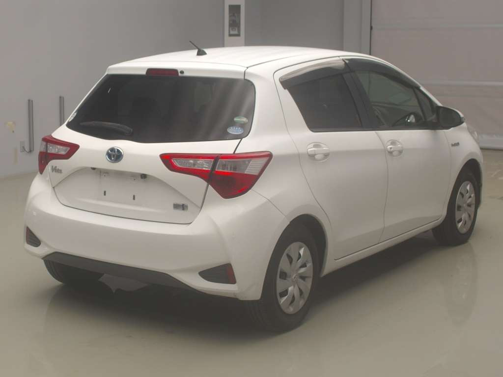 2017 Toyota Vitz NHP130[1]