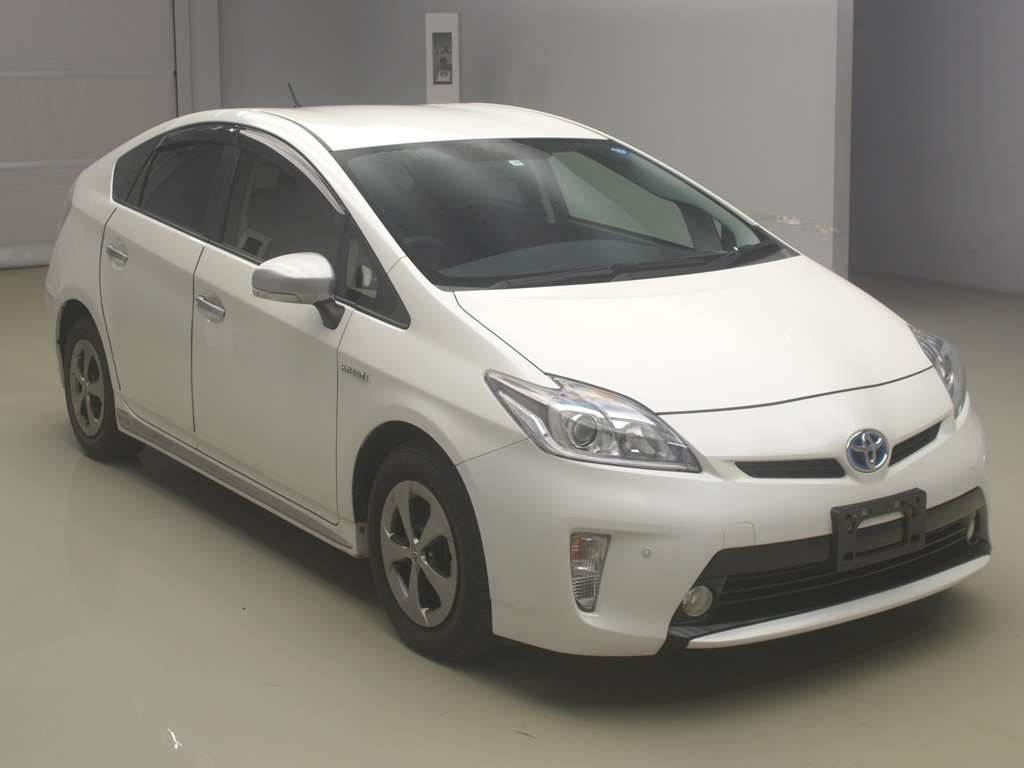 2015 Toyota Prius ZVW30[2]