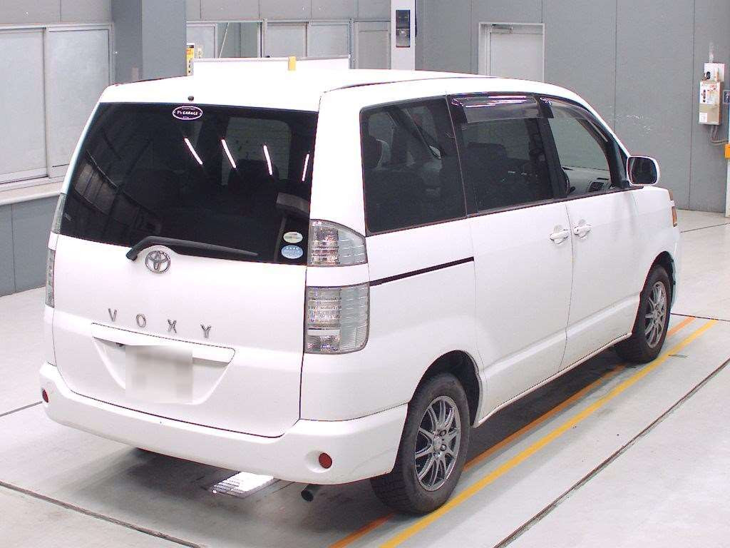 2005 Toyota Voxy AZR60G[1]