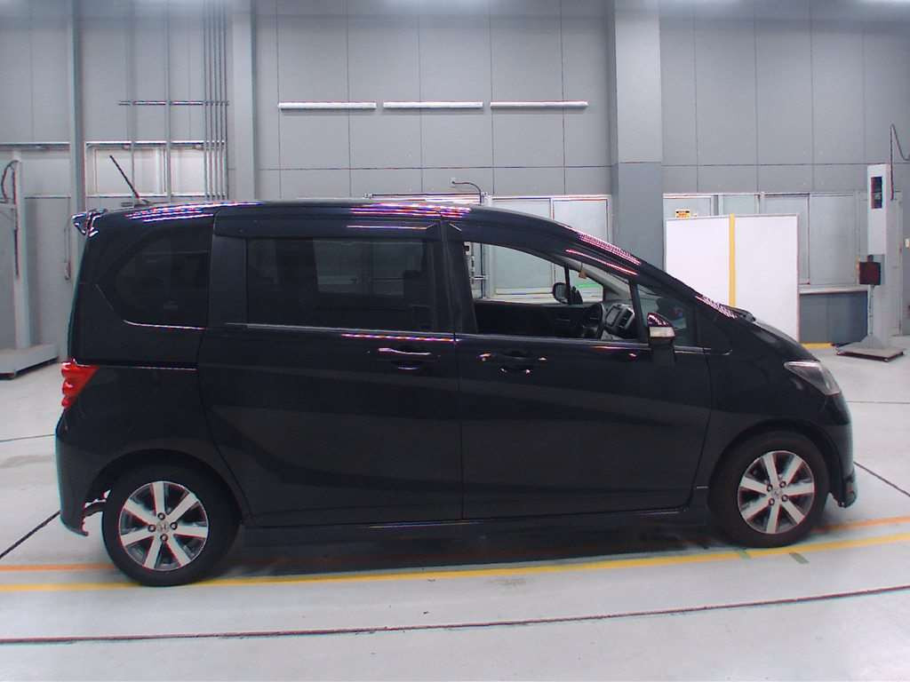 2011 Honda Freed GB3[2]