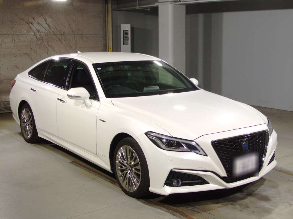 2018 Toyota Crown Hybrid AZSH20[2]