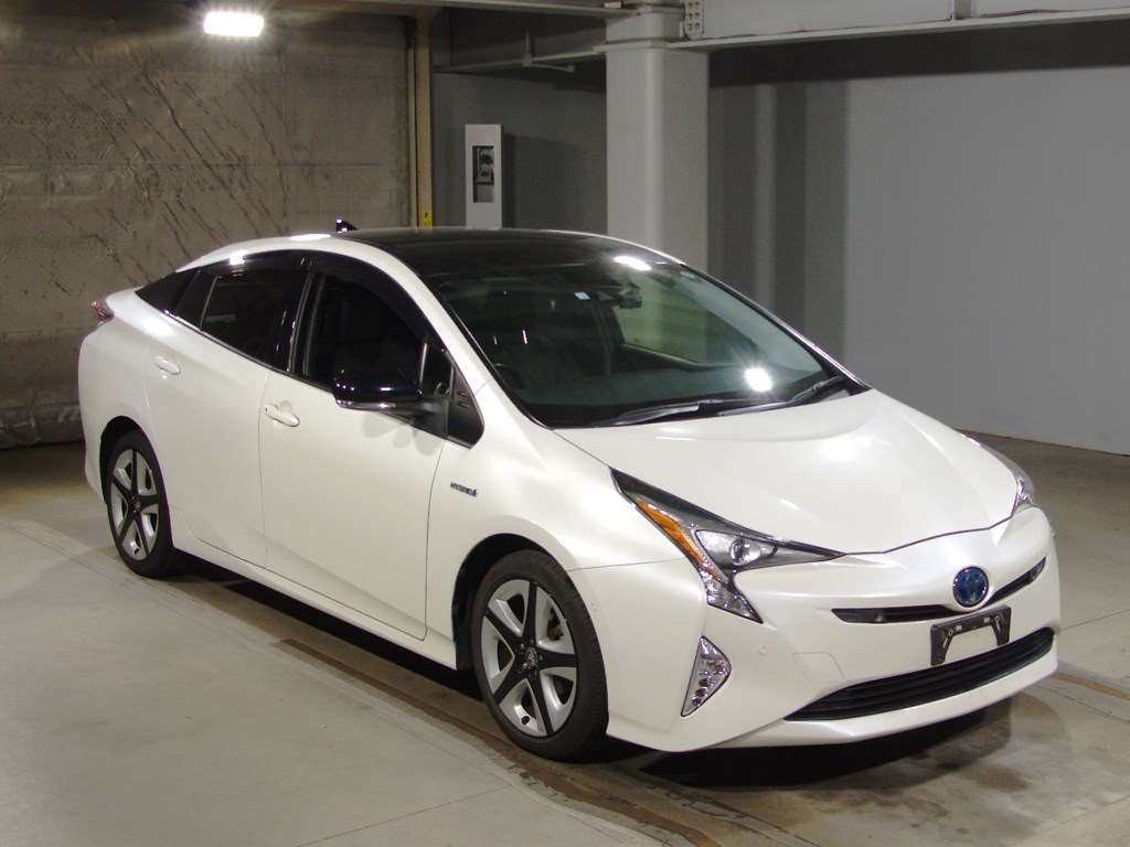 2018 Toyota Prius ZVW50[2]