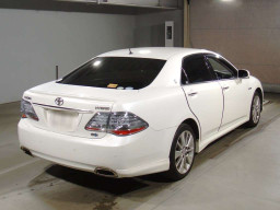 2010 Toyota Crown Hybrid