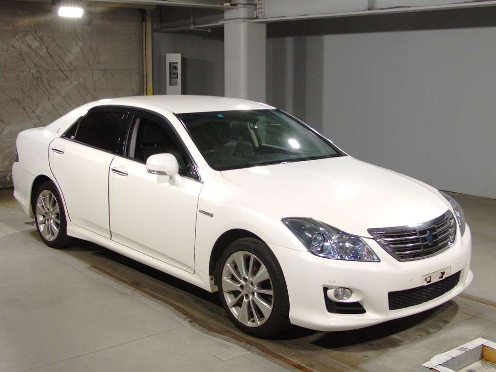 2010 Toyota Crown Hybrid GWS204[2]