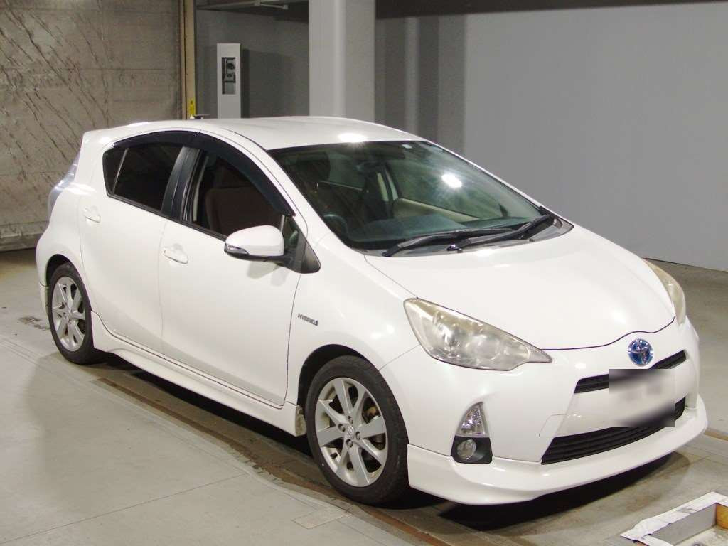 2012 Toyota Aqua NHP10[2]