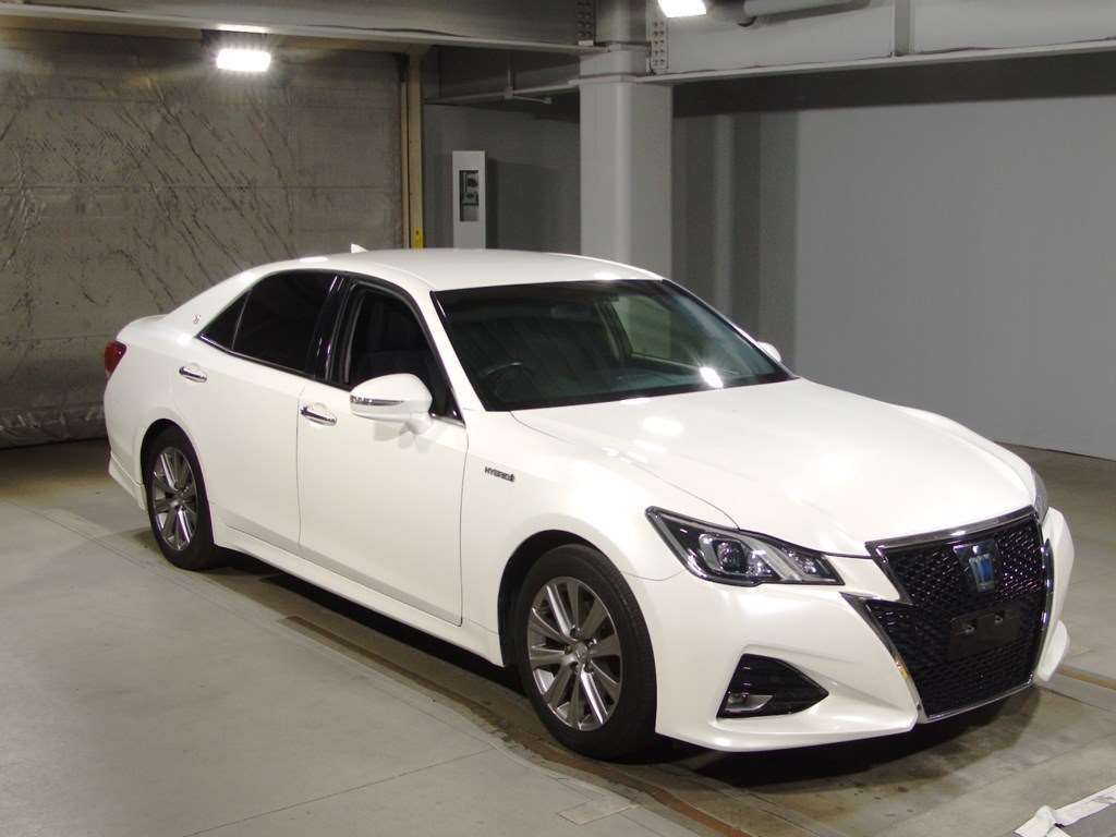 2016 Toyota Crown Hybrid AWS210[2]