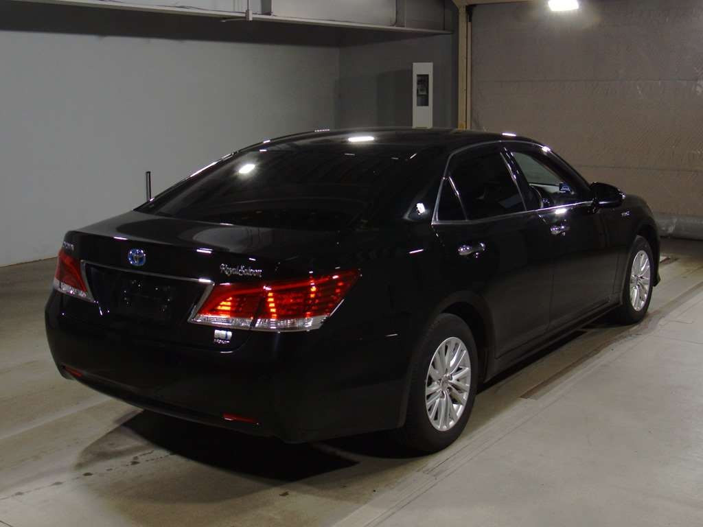 2017 Toyota Crown Hybrid AWS211[1]