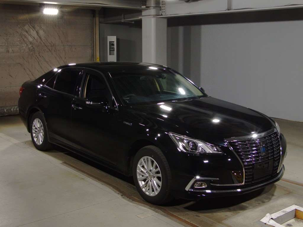 2017 Toyota Crown Hybrid AWS211[2]