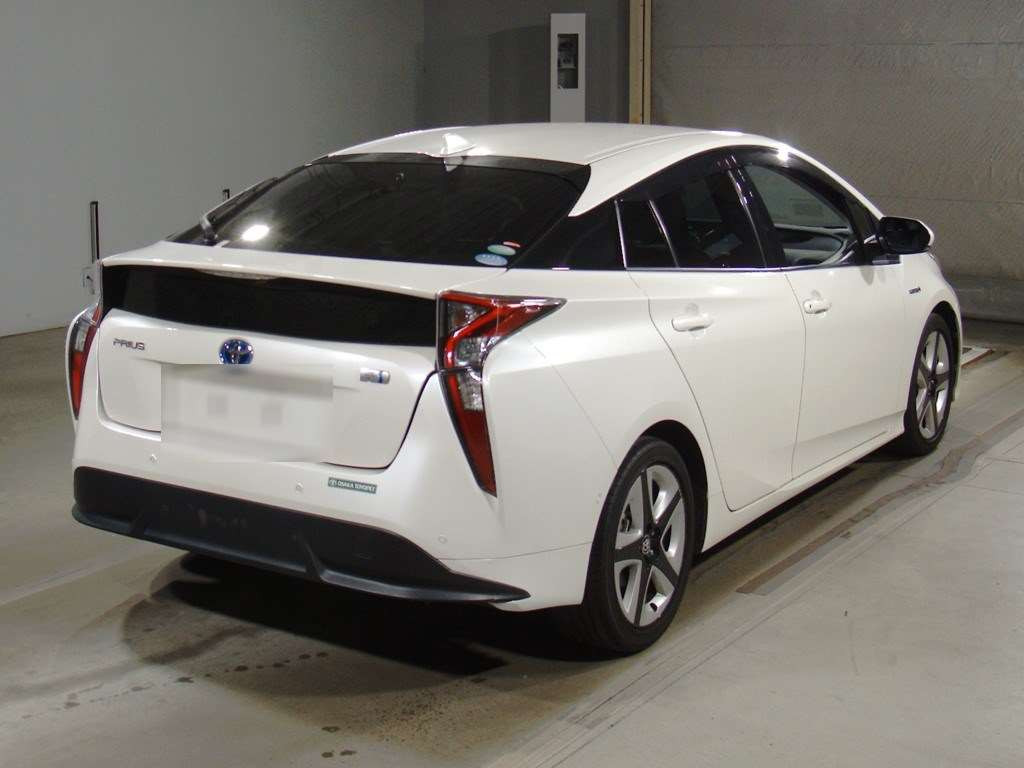 2018 Toyota Prius ZVW51[1]