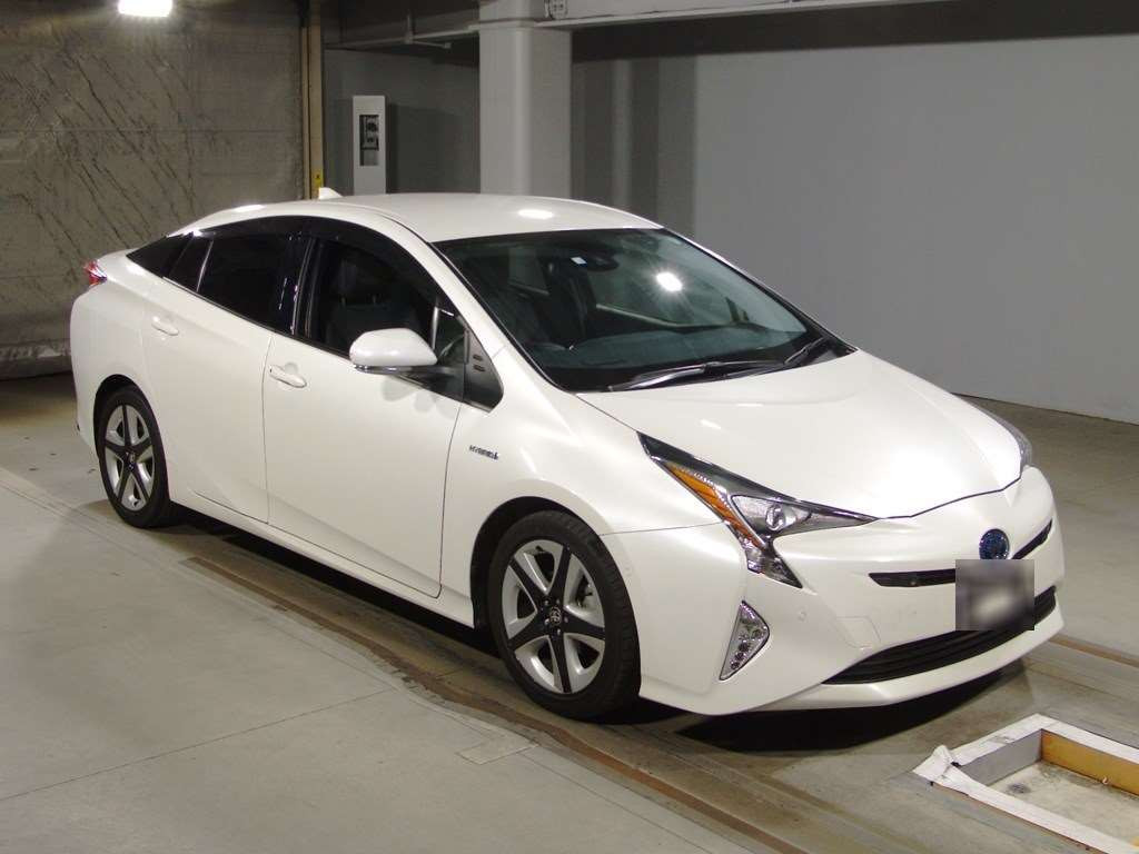 2018 Toyota Prius ZVW51[2]