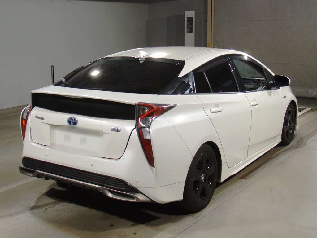 2016 Toyota Prius ZVW51[1]