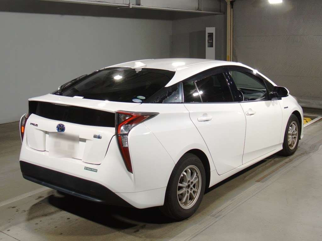 2017 Toyota Prius ZVW50[1]