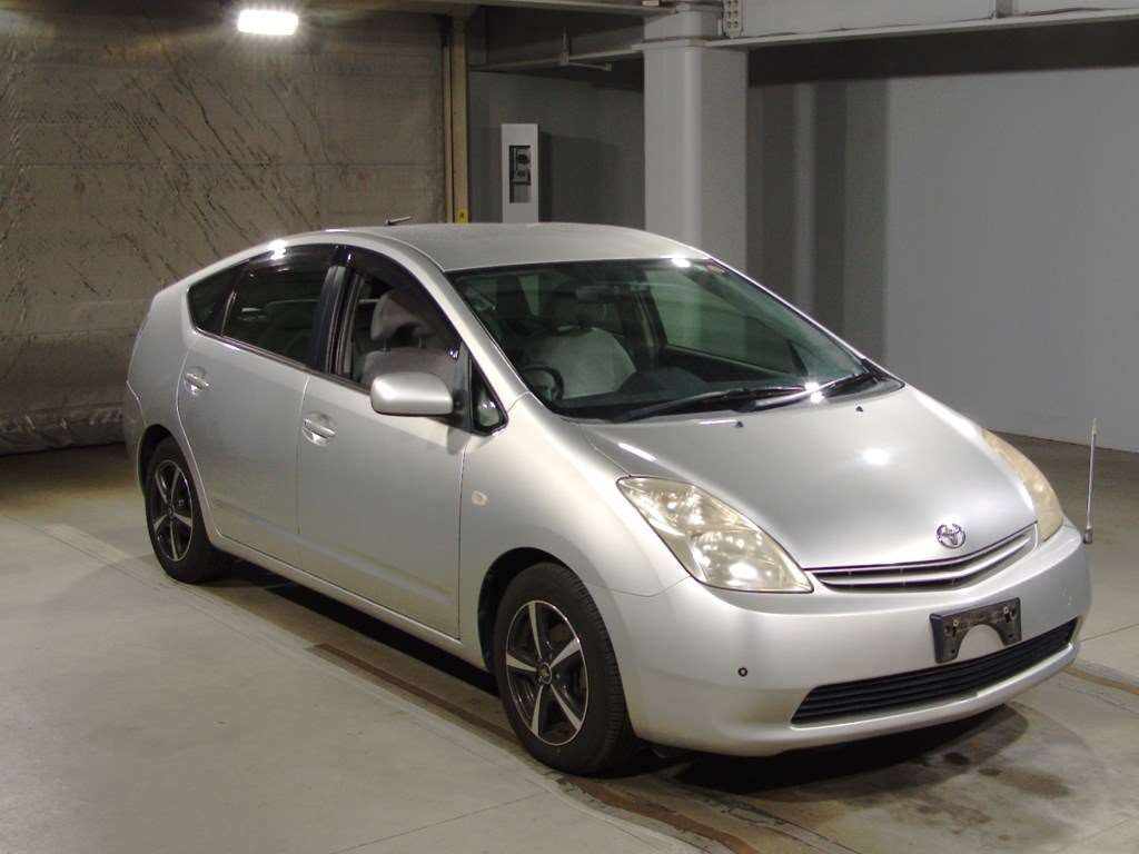 2004 Toyota Prius NHW20[2]