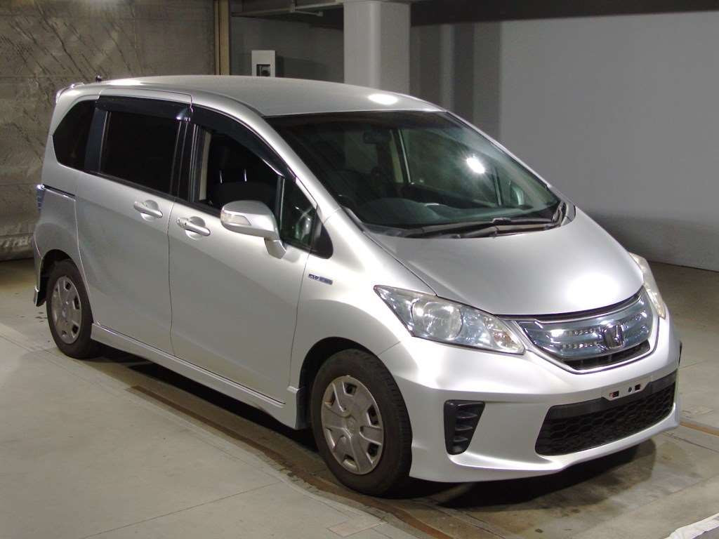 2011 Honda Freed hybrid GP3[2]