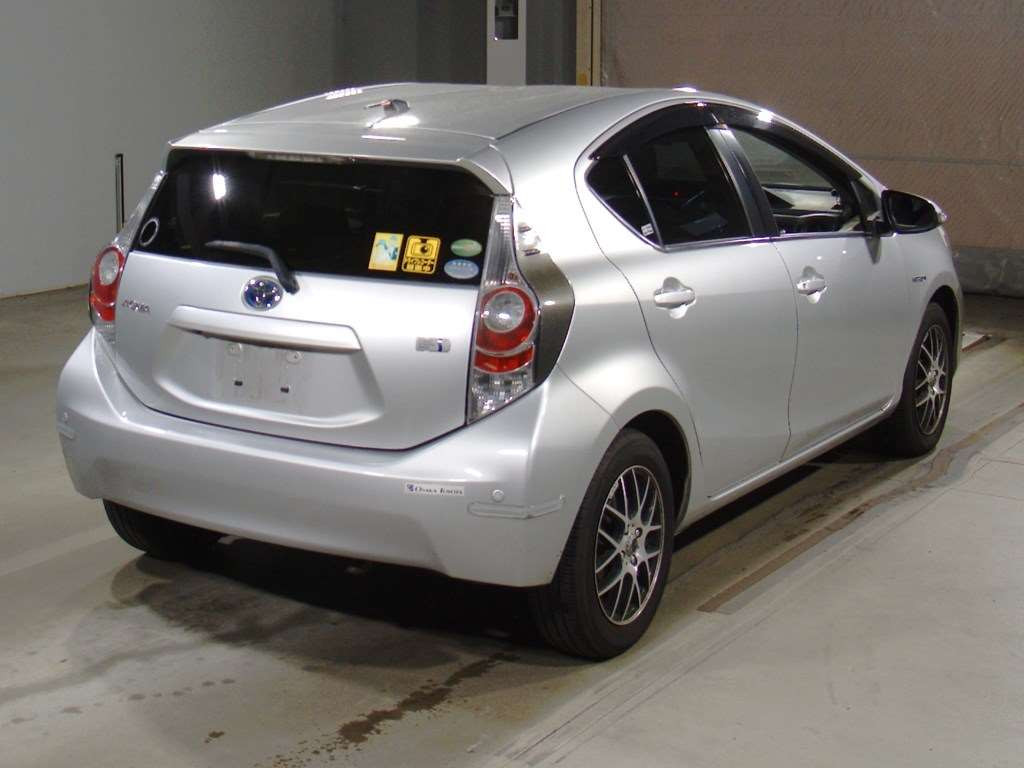 2012 Toyota Aqua NHP10[1]