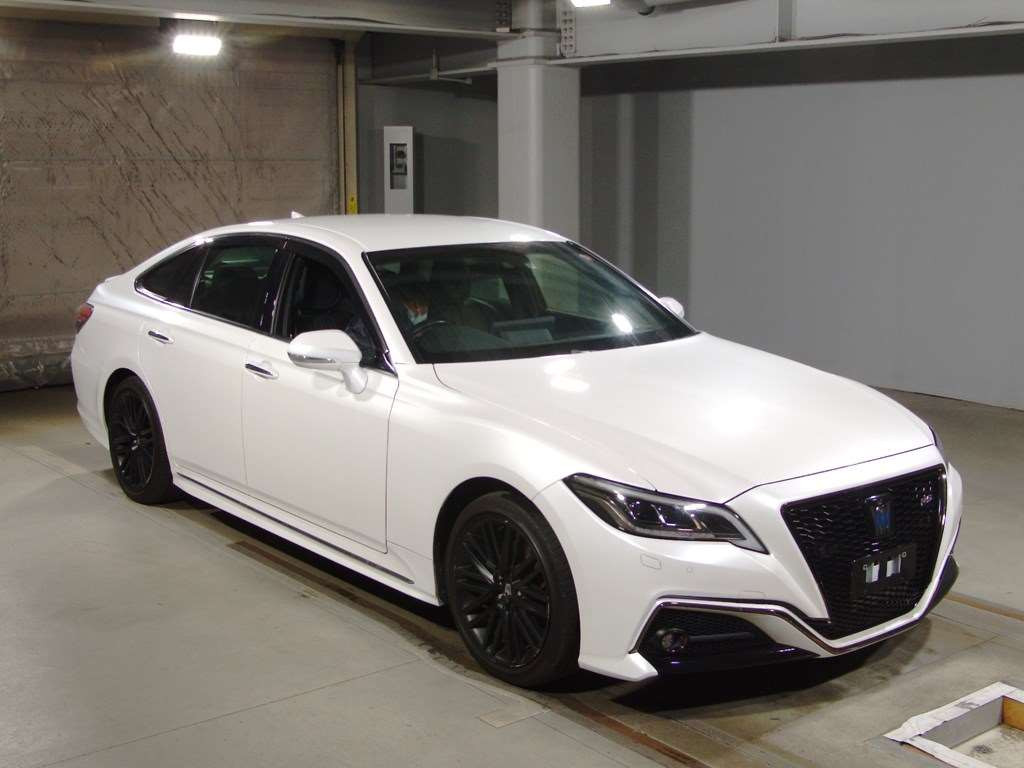 2021 Toyota Crown Hybrid AZSH20[2]