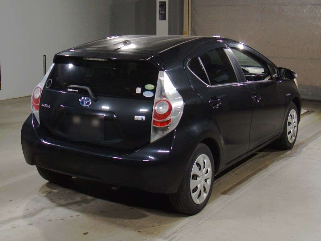 2014 Toyota Aqua NHP10[1]