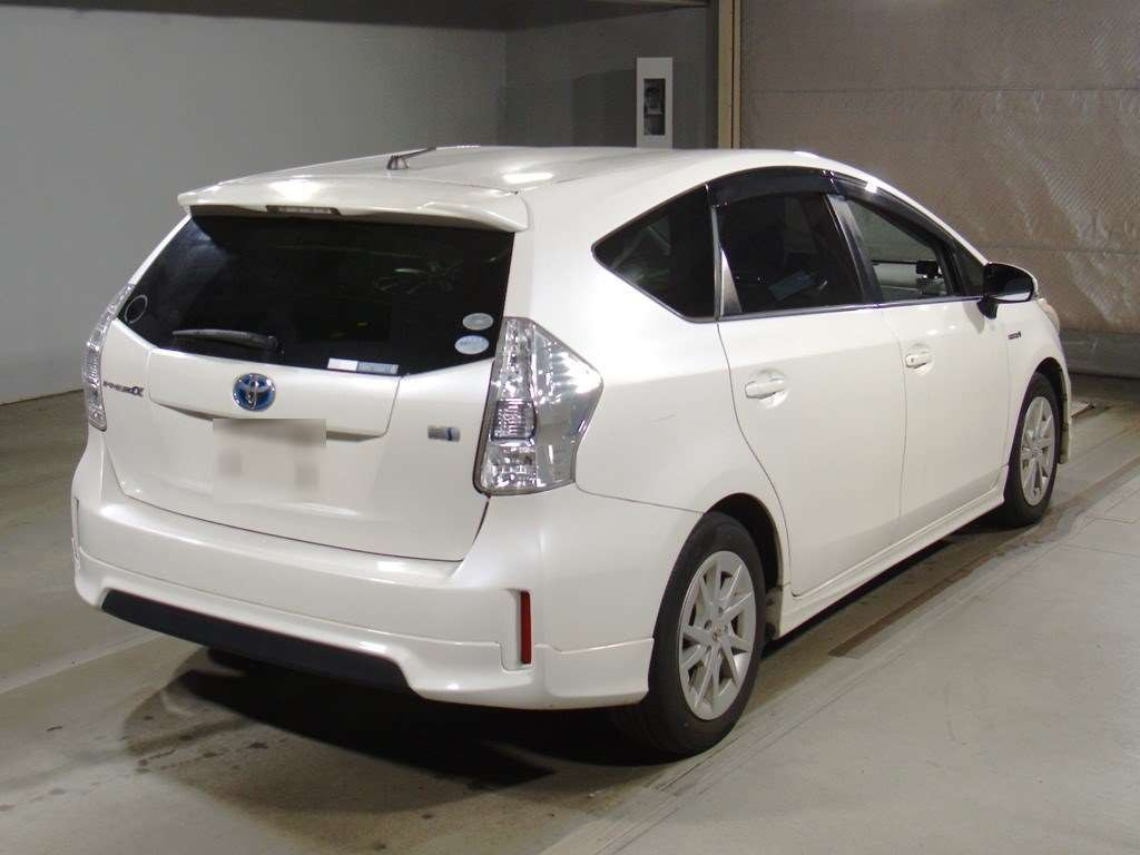 2012 Toyota Prius alpha ZVW41W[1]