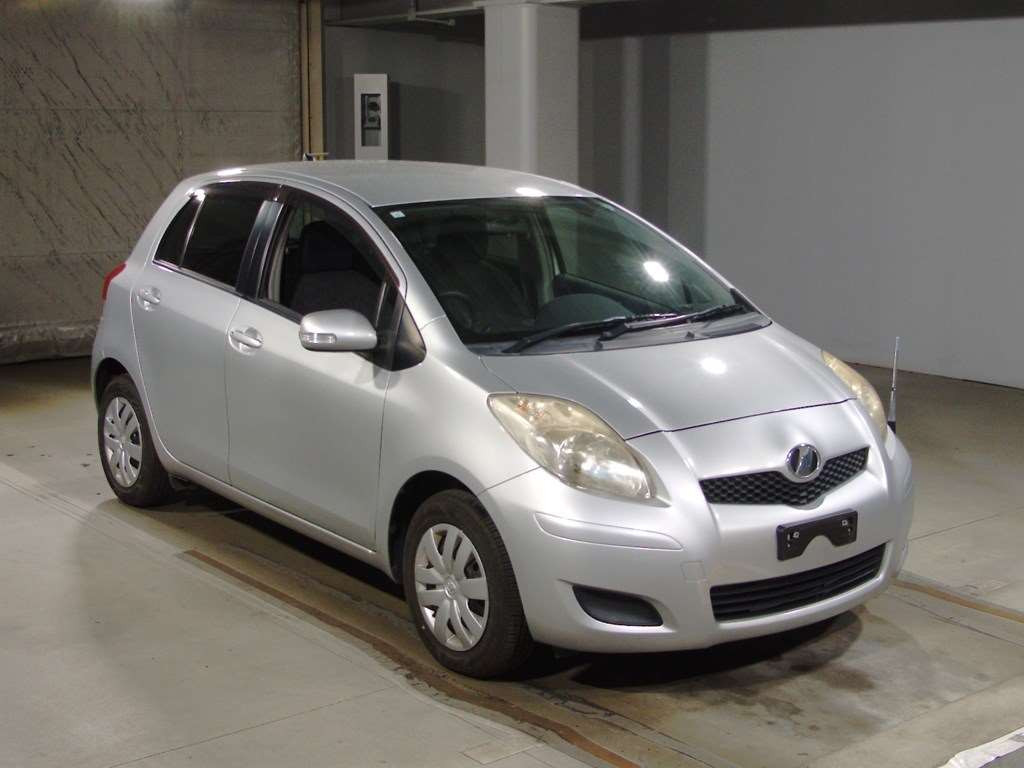 2009 Toyota Vitz SCP90[2]