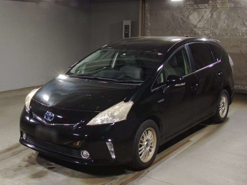 2011 Toyota Prius alpha ZVW41W[0]