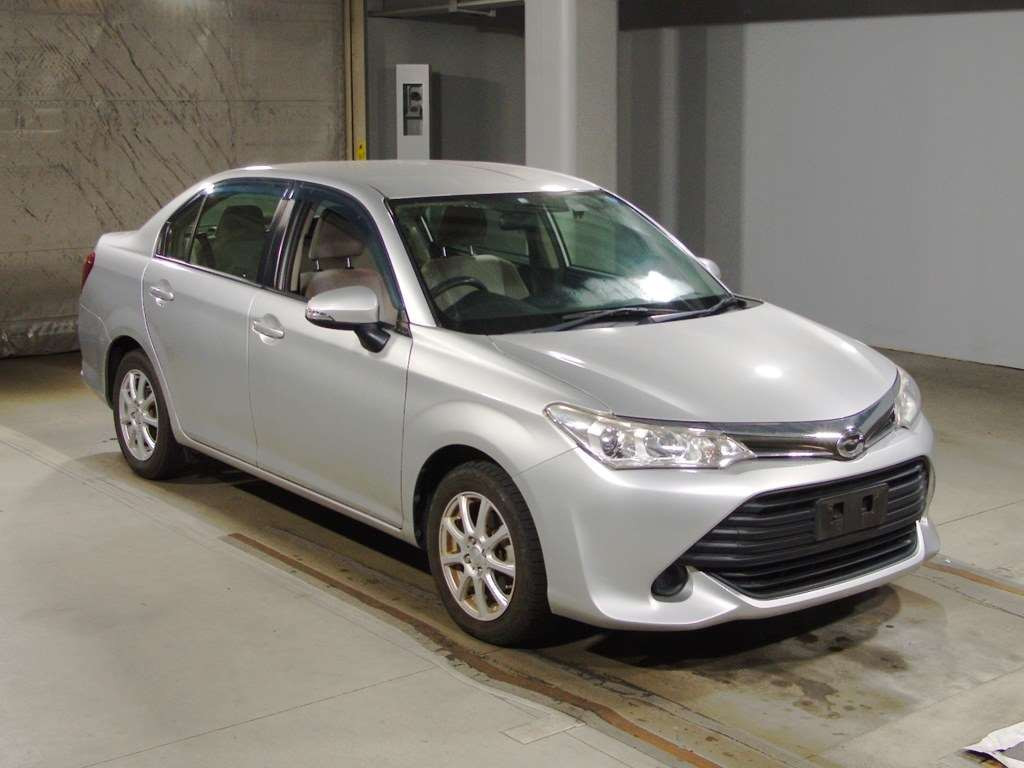 2015 Toyota Corolla Axio NRE161[2]