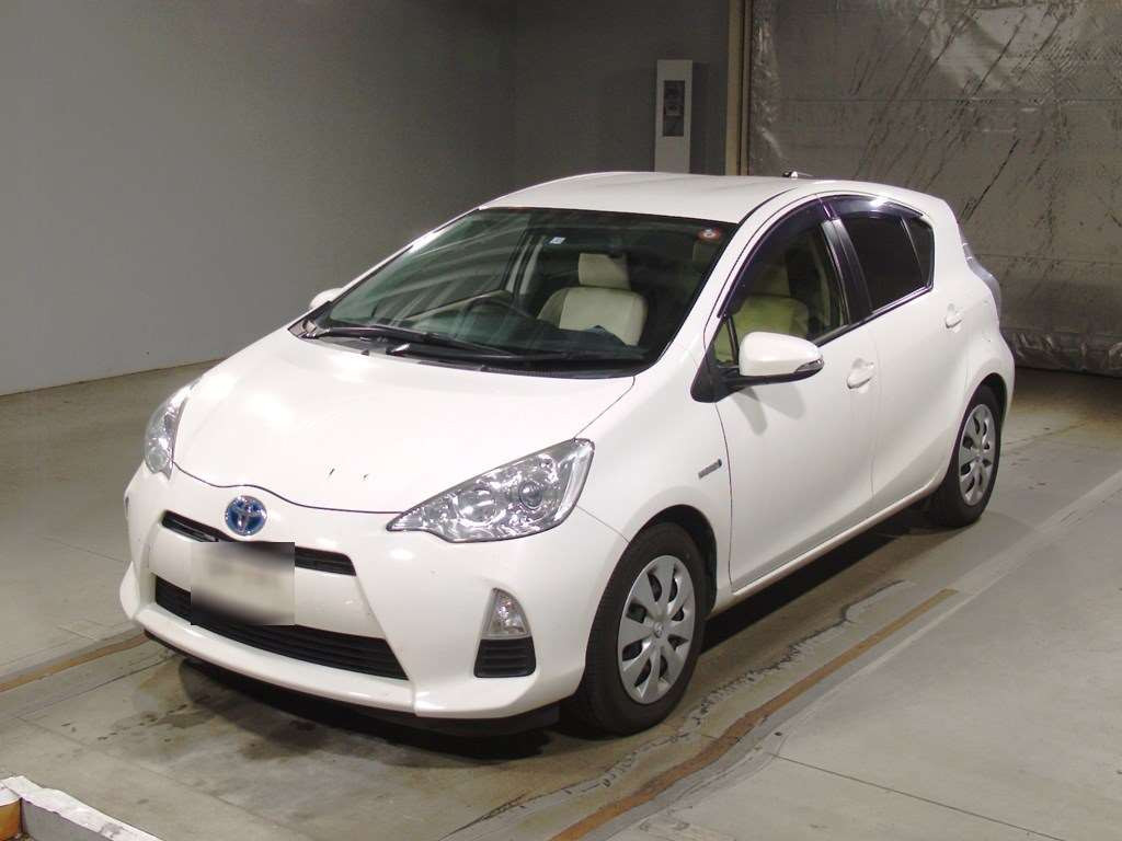 2013 Toyota Aqua NHP10[0]