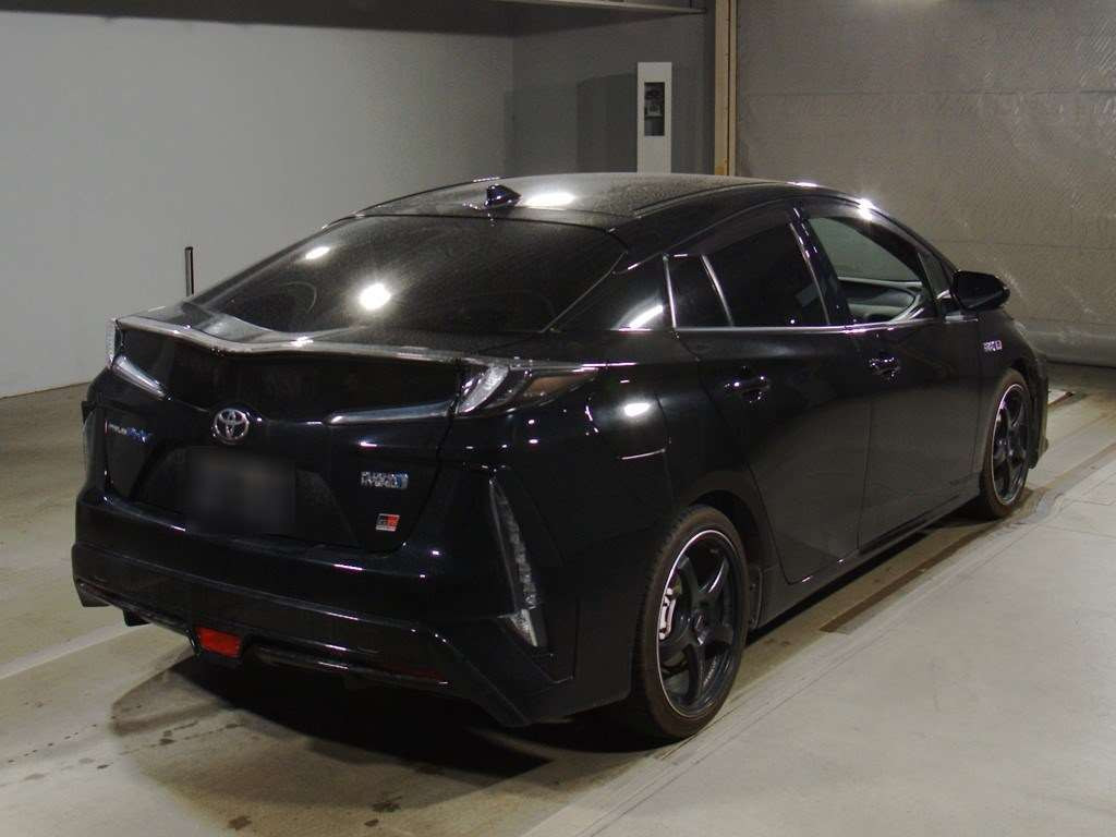 2019 Toyota Prius PHV ZVW52[1]