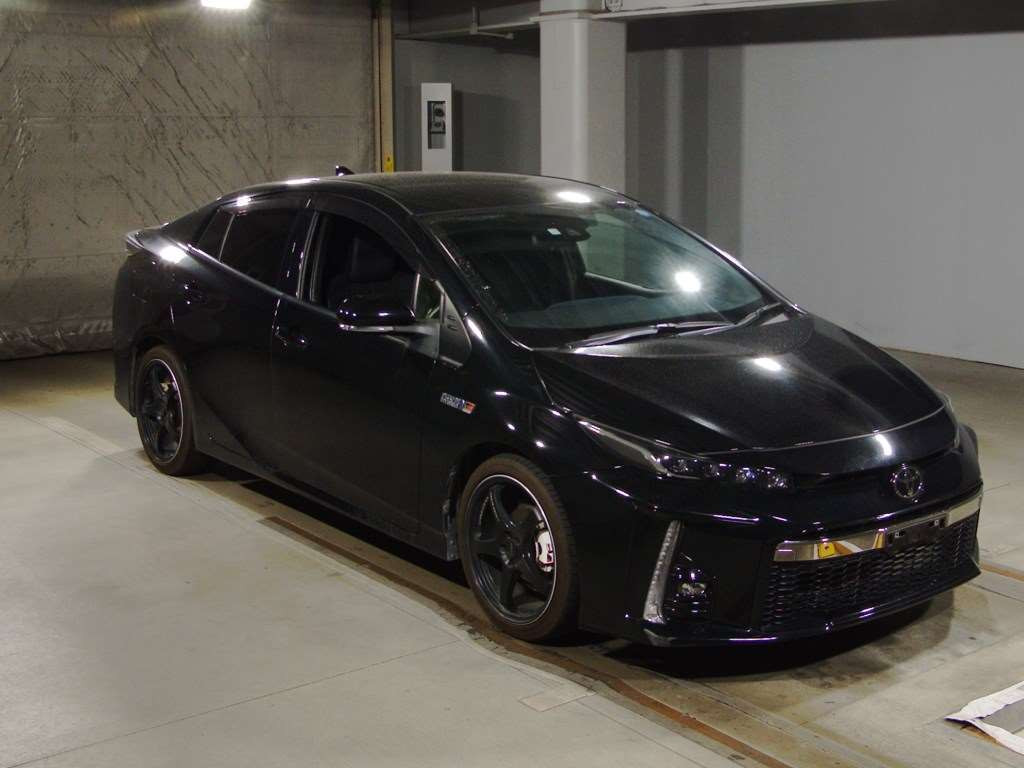 2019 Toyota Prius PHV ZVW52[2]