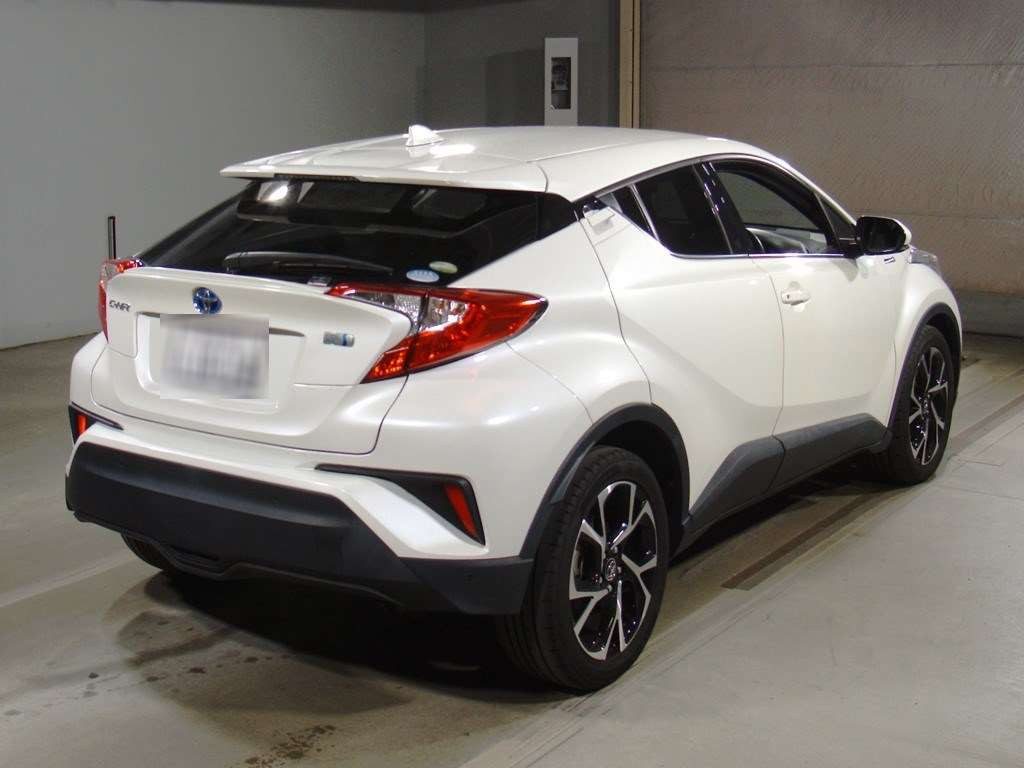 2017 Toyota C-HR ZYX10[1]