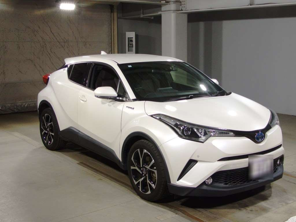 2017 Toyota C-HR ZYX10[2]