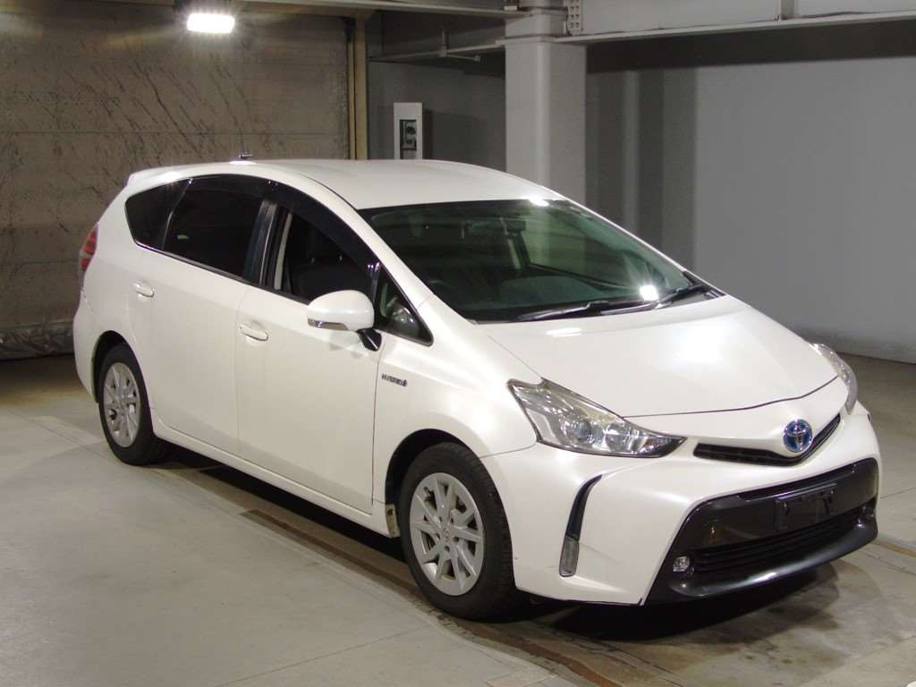 2015 Toyota Prius alpha ZVW40W[2]