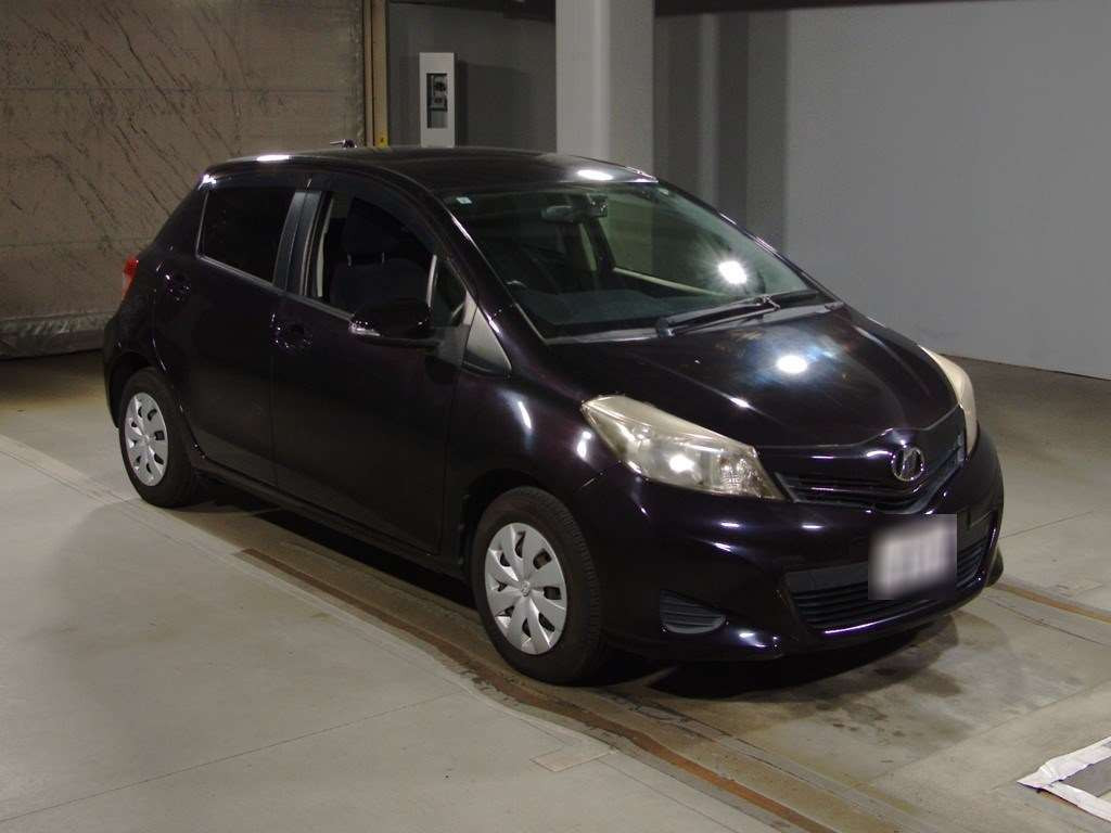 2013 Toyota Vitz NSP130[2]