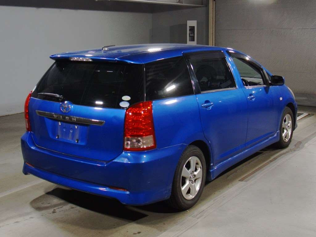 2005 Toyota Wish ZNE10G[1]