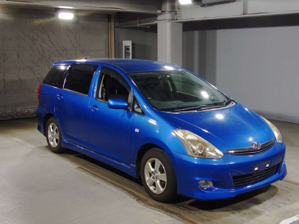 2005 Toyota Wish ZNE10G[2]