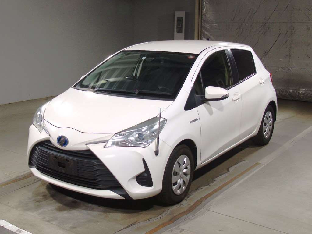 2017 Toyota Vitz NHP130[0]