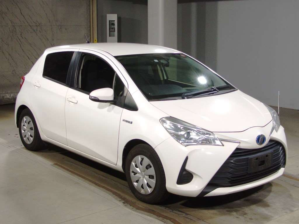 2017 Toyota Vitz NHP130[2]