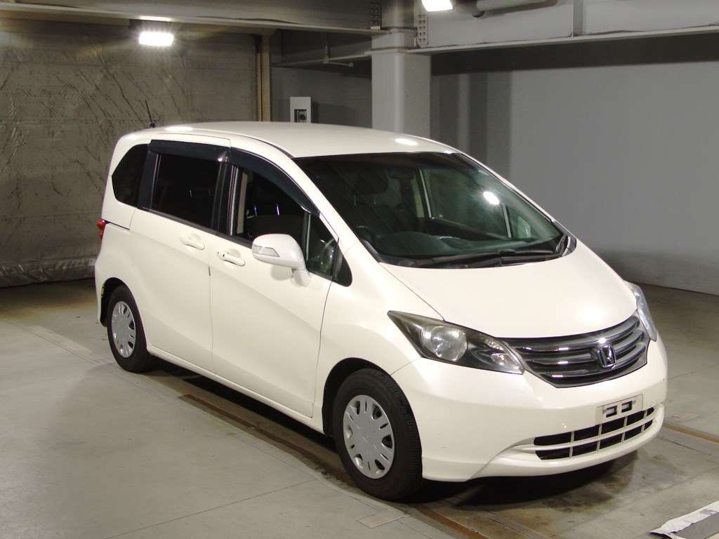 2011 Honda Freed GB3[2]