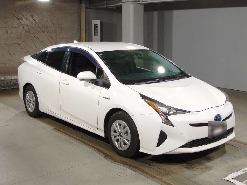 2016 Toyota Prius ZVW51[2]