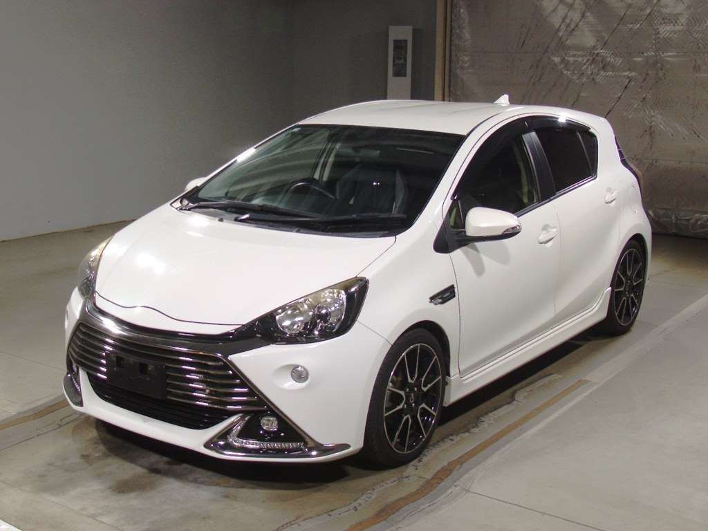 2015 Toyota Aqua NHP10[0]