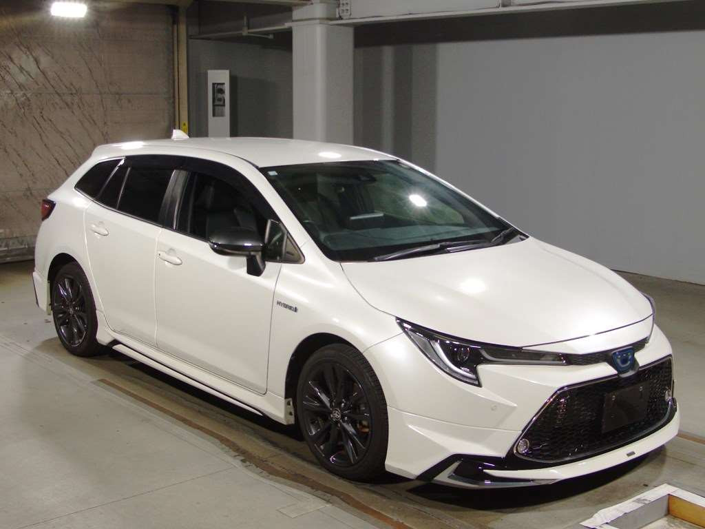 2020 Toyota Corolla Touring Wagon ZWE211W[2]