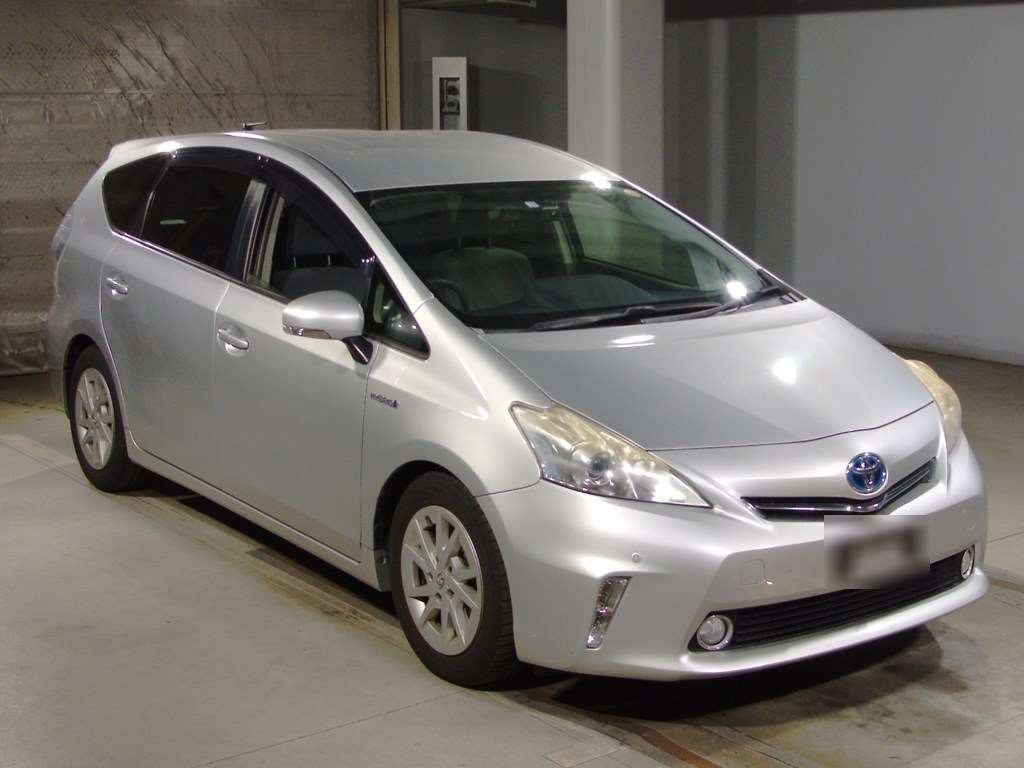 2012 Toyota Prius alpha ZVW41W[2]