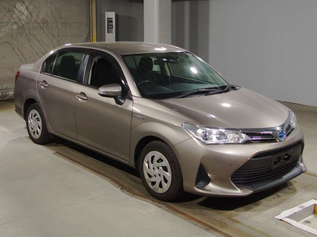 2017 Toyota Corolla Axio NKE165[2]