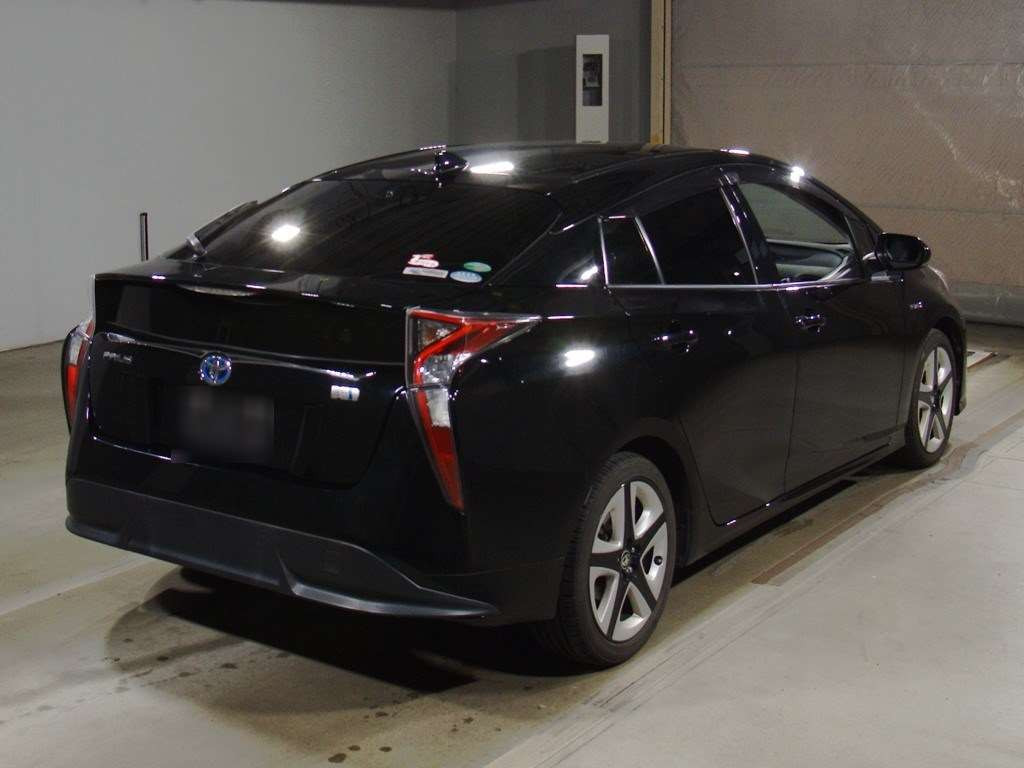 2015 Toyota Prius ZVW50[1]