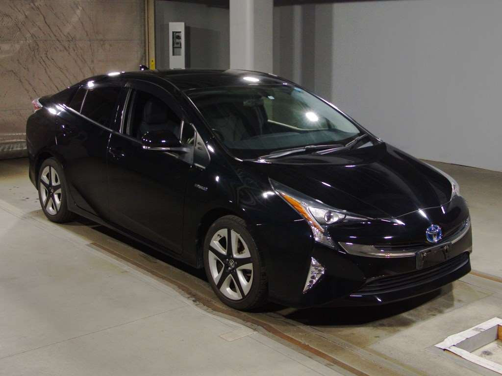 2015 Toyota Prius ZVW50[2]