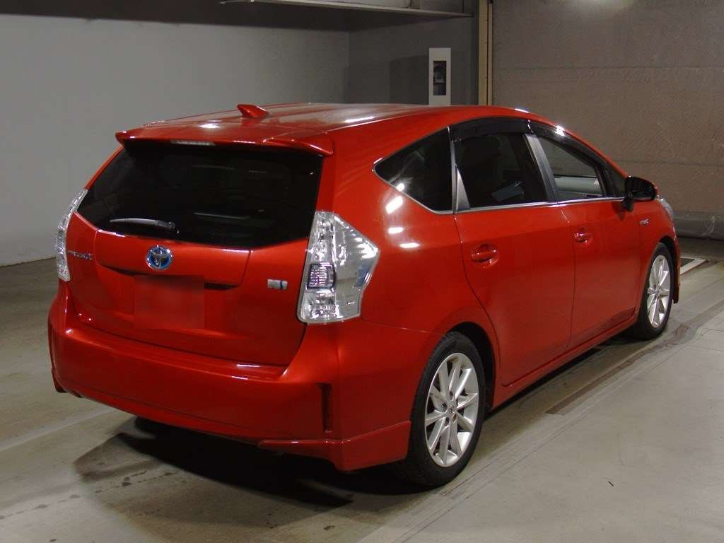 2013 Toyota Prius alpha ZVW41W[1]