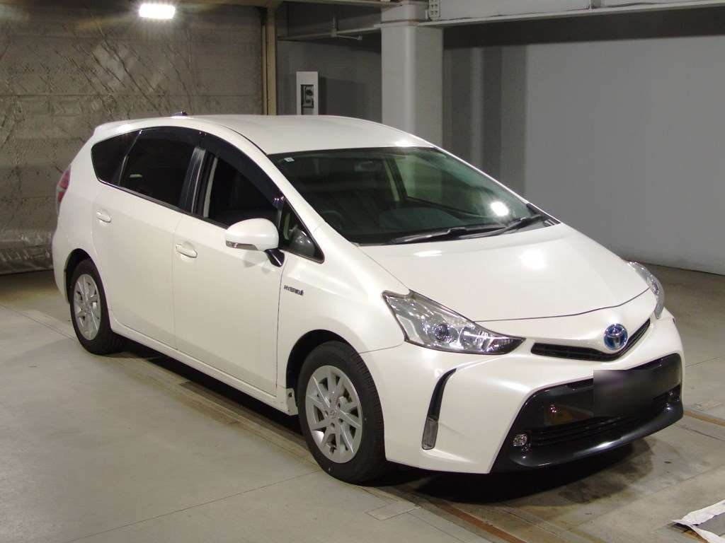 2015 Toyota Prius alpha ZVW41W[2]