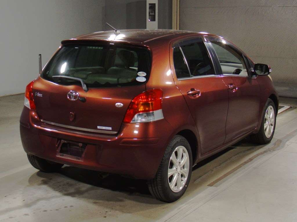 2010 Toyota Vitz NCP91[1]