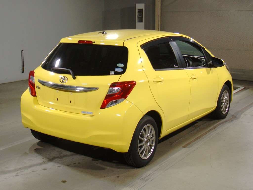 2015 Toyota Vitz KSP130[1]